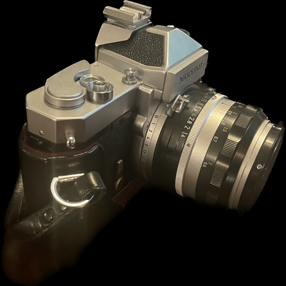 Full Set of Vintage antique Nikon Nikkormat SLR 35 MM Camera and leather bag - Picture 12 of 15